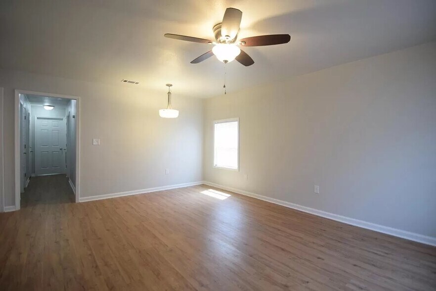 Building Photo - 1319 S 5th St