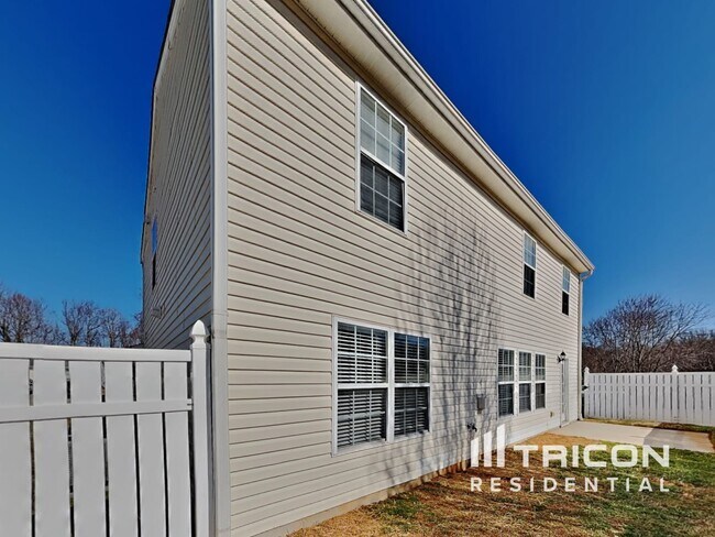 Building Photo - 242 Julian Pond Ln