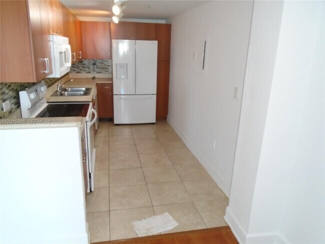 Building Photo - 7501 E Treasure Dr