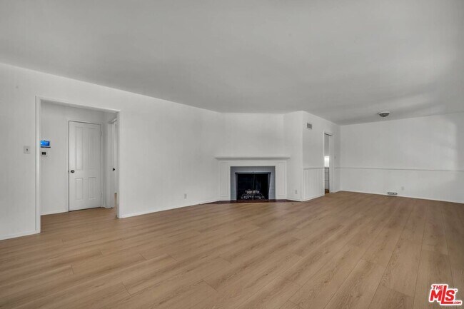 Building Photo - 315 26th St