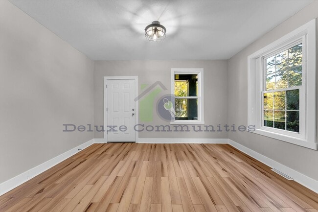 Building Photo - 724-724 Adams St SE