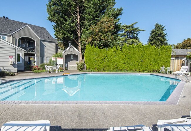 Building Photo - Charming Lake Oswego Unit in Oswego Bay Co...