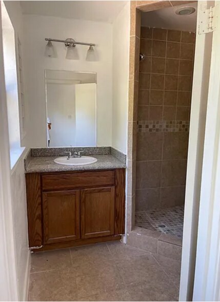 Building Photo - 123 Haverhill Dr