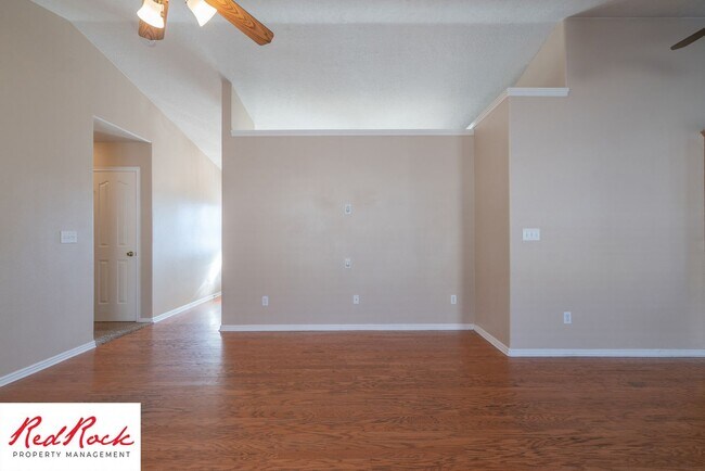 Building Photo - Pet Friendly - 4 Bed 2 Bath for rent in St. George
