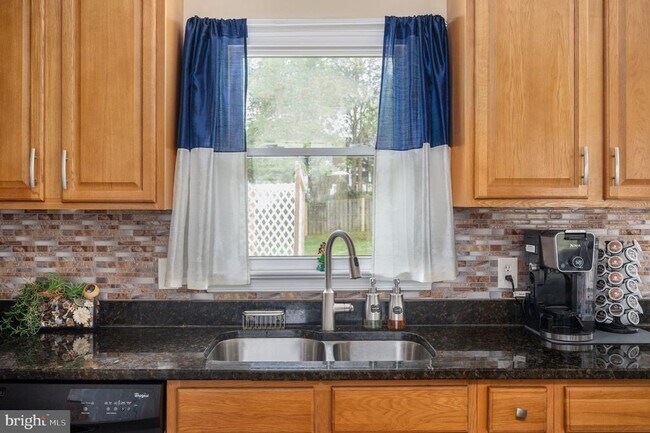 Building Photo - 15 Owen St