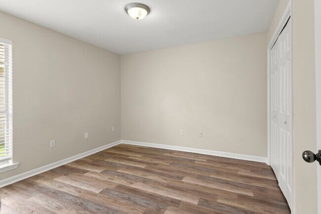 Building Photo - 11327 Shady Bend Dr
