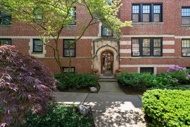 Building Photo - 726 Hinman Ave