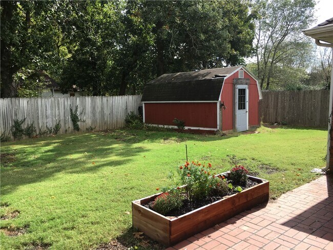 Building Photo - 310 Old Forge Dr