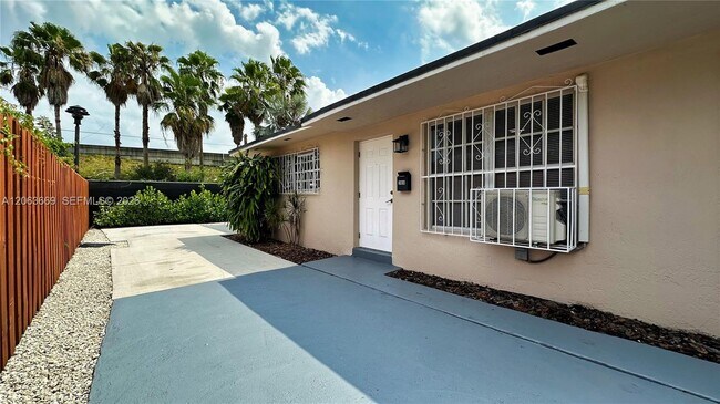 Building Photo - 286 NW 39th St