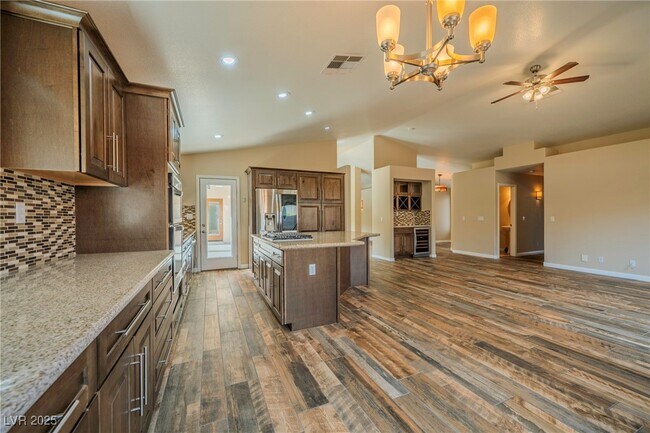 Building Photo - 921 San Bruno Ave