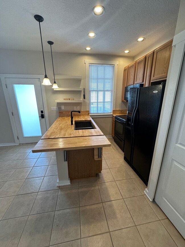 Building Photo - Amelia Island Awaits: Move-In-Ready One-Bedroom Oasis in Amelia Park, Fernandina Beach!