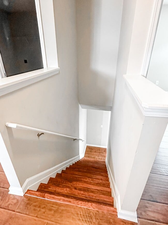 Building Photo - 3/2.5 Townhome in great Oakwood location