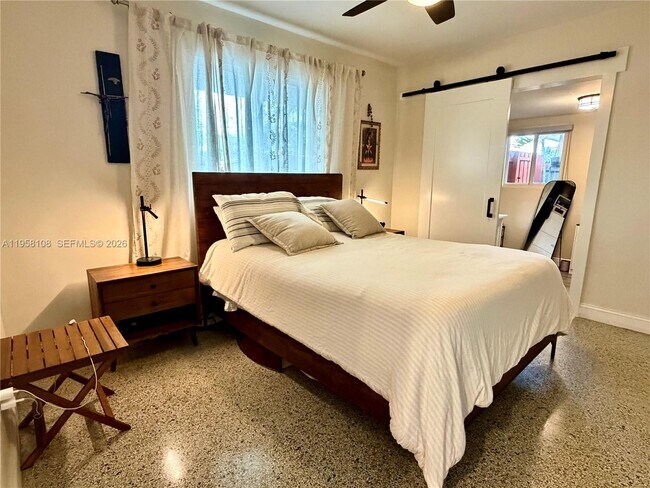 Building Photo - 3817 SW 33rd Ct