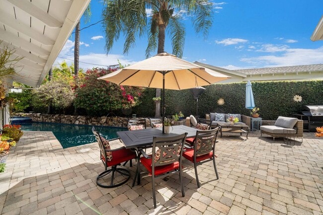 Building Photo - 4571 Canoga Dr