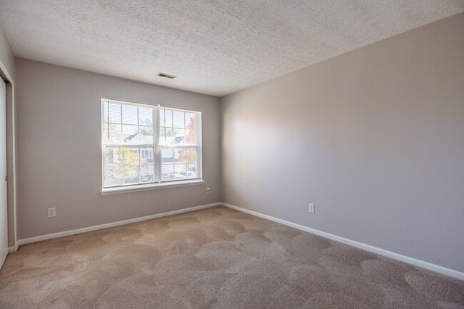 Building Photo - 484-486 Applegate Ln