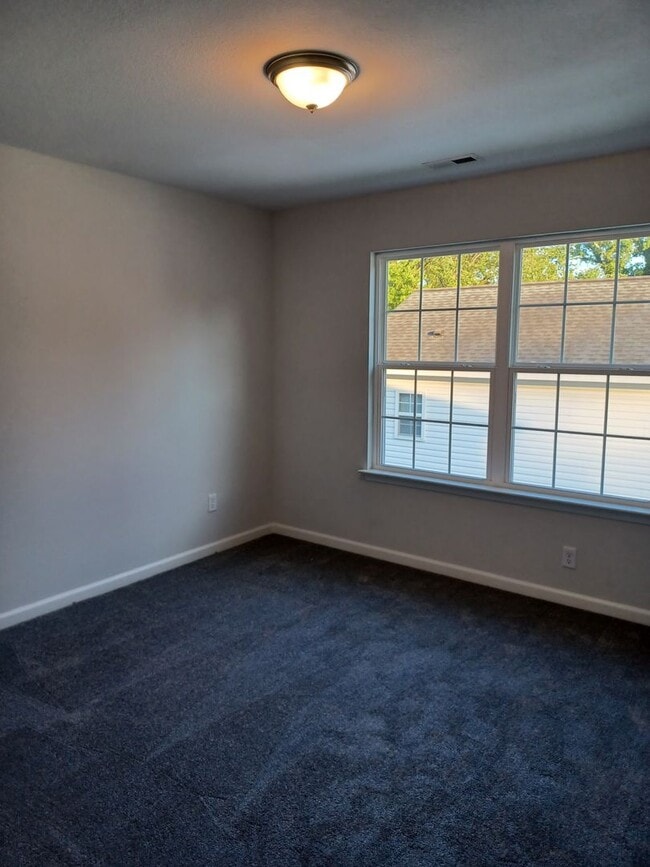 Building Photo - Newly Constructed 5 Bedroom Home in Hampton