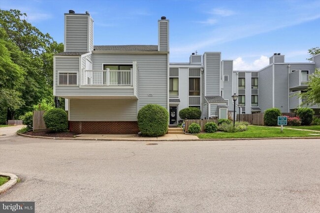 Building Photo - 1750 Oakwood Terrace
