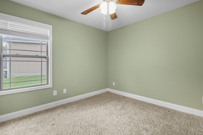 Building Photo - 128 Sycamore Hill Dr