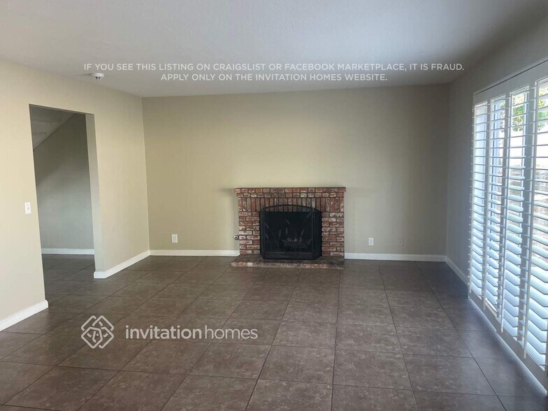 Building Photo - 2344 N Teakwood Ave