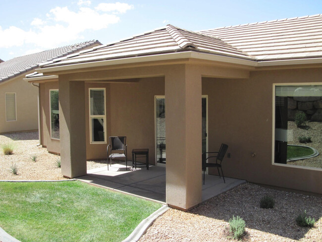 Building Photo - 4571 High Park Dr