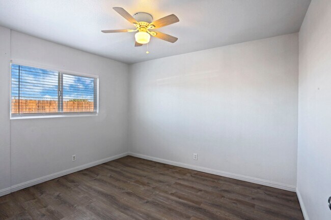 Building Photo - 111 N Walnut Ave