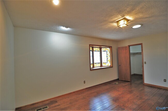 Building Photo - 1071 Sandy Springs Rd NW