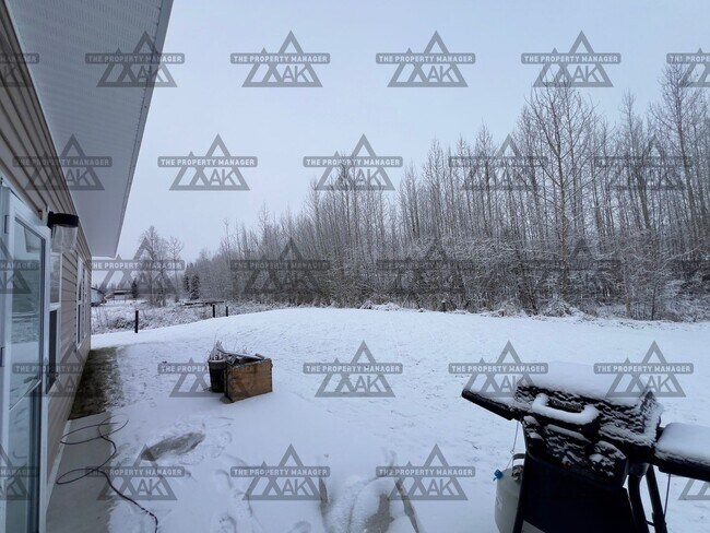 Building Photo - Beautiful 3-Bedroom, 2-Bath Home in North Pole / 2-Car Garage & Pet Friendly!