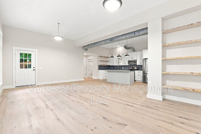 Building Photo - 5565 Pennell Rd