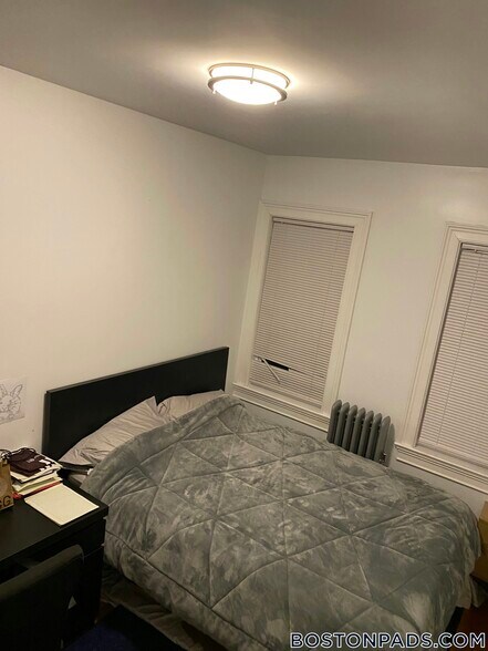 Building Photo - 122 Columbia St