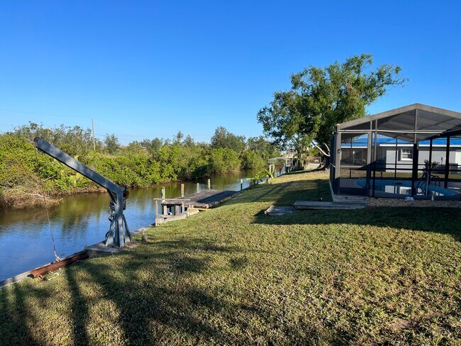 Building Photo - 3193 Desoto Dr
