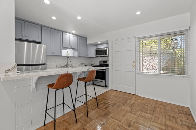 Building Photo - 267 S Church Ln