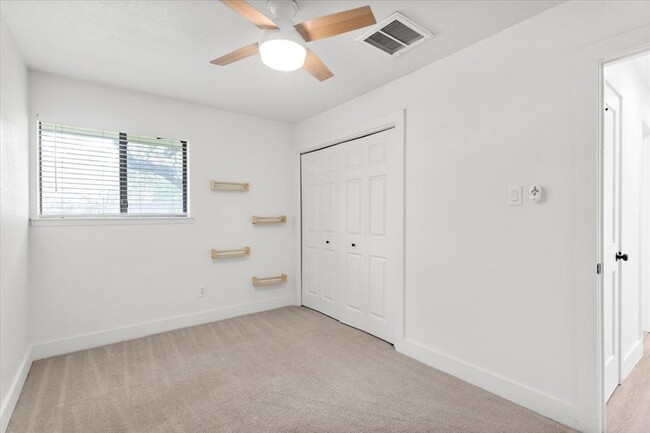 Building Photo - 7405 Attar Cove