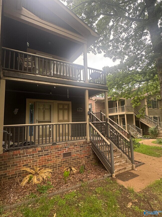 Building Photo - 2071 Woodlawn Dr SW