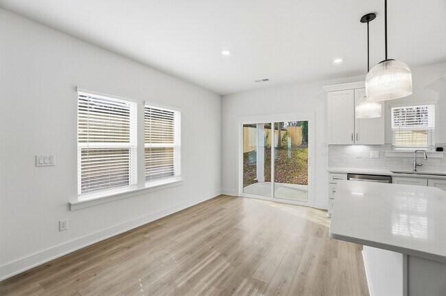 Building Photo - Bright & Modern New Construction Townhome