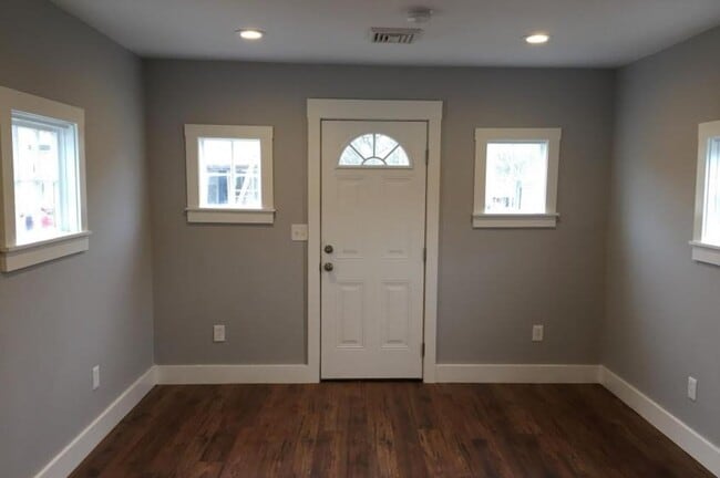 Building Photo - 645 Leesville Rd