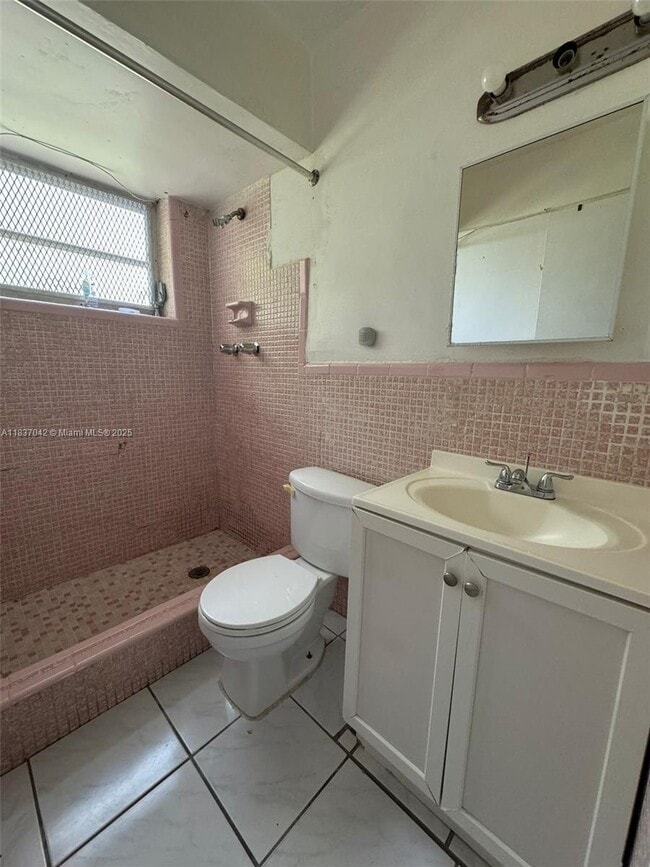 Building Photo - 2700 SW 62nd Ave