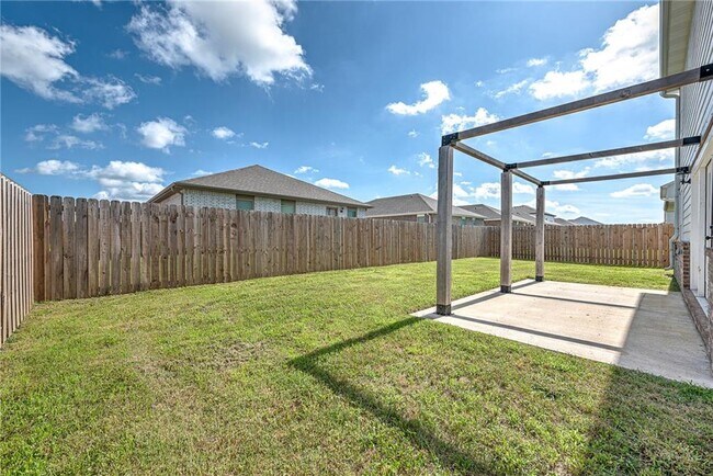 Building Photo - 2090 Wildflower Dr