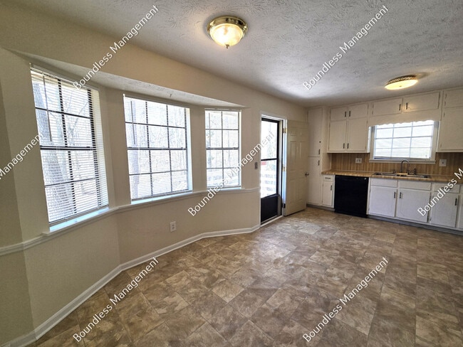 Building Photo - 3948 Ferncliff Rd SW