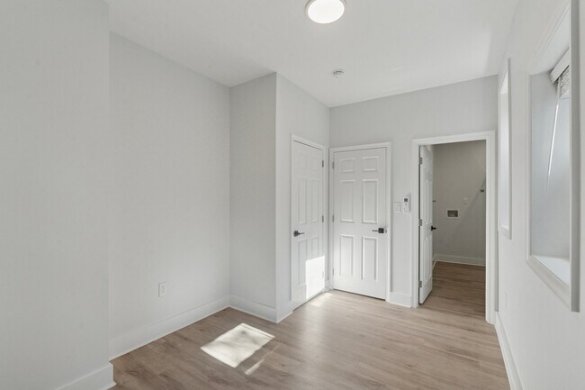 Building Photo - 2862 N Stillman St