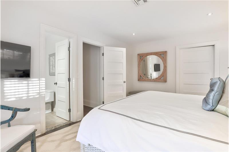 Building Photo - 835 Canary Walk