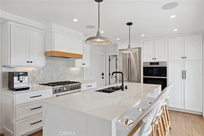 Building Photo - 300 Coral Ave