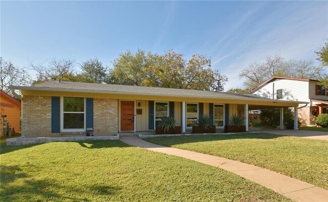 Building Photo - 3005 White Rock Dr