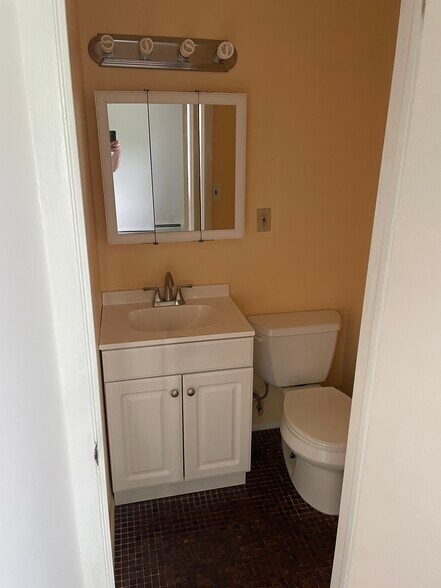 1st fl 1/2 bath - 29 Monroe Pl