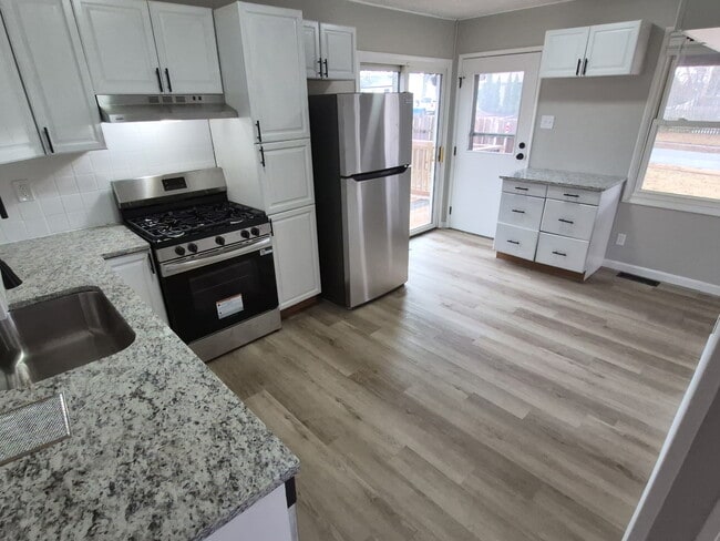 Building Photo - 2345 Teakwood Manor Dr