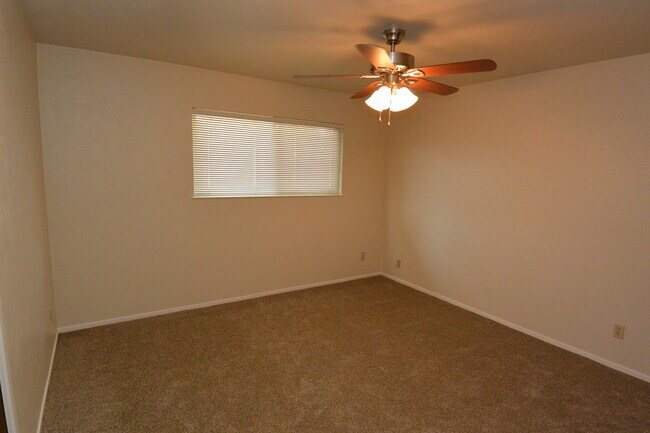 Building Photo - Green Acres Neighborhood