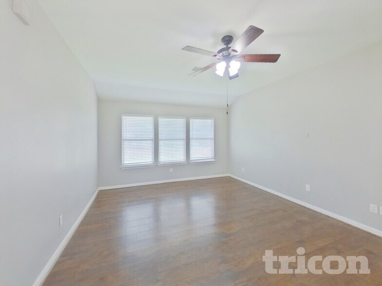 Building Photo - 10951 Royal Forest Dr