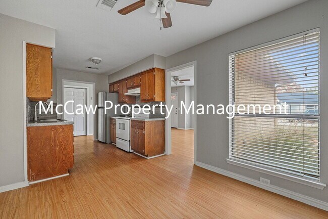 Building Photo - 1414 White Way