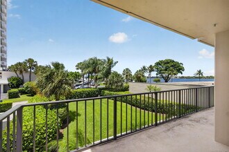 Building Photo - 136 Lakeshore Dr