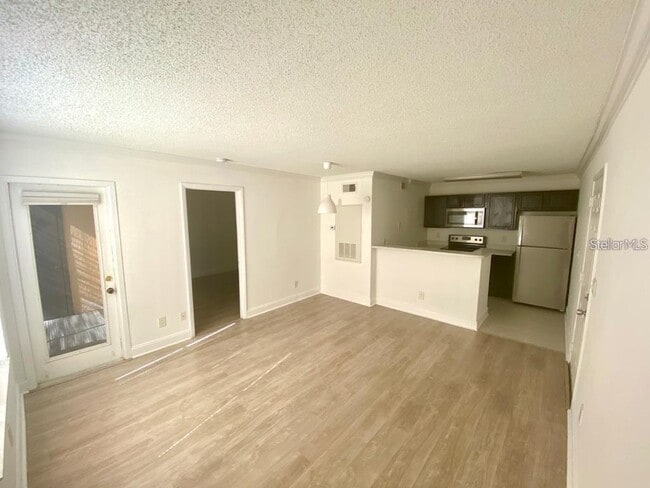 Building Photo - 2130 Cascades Blvd