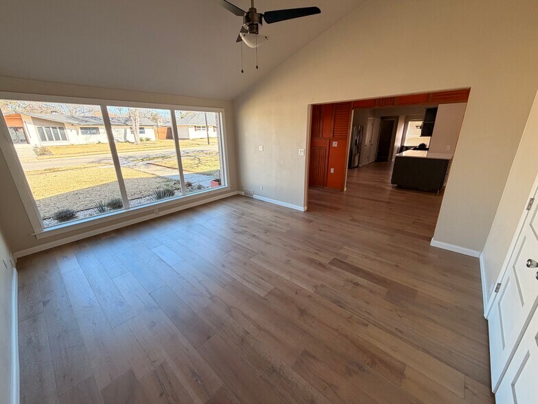 Front room with open floor plan - 3414 Winged Foot Ct